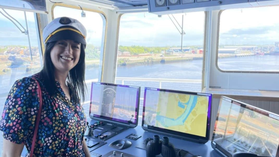 Cruise-Mummy-on-cruise-ship-bridge.jpg