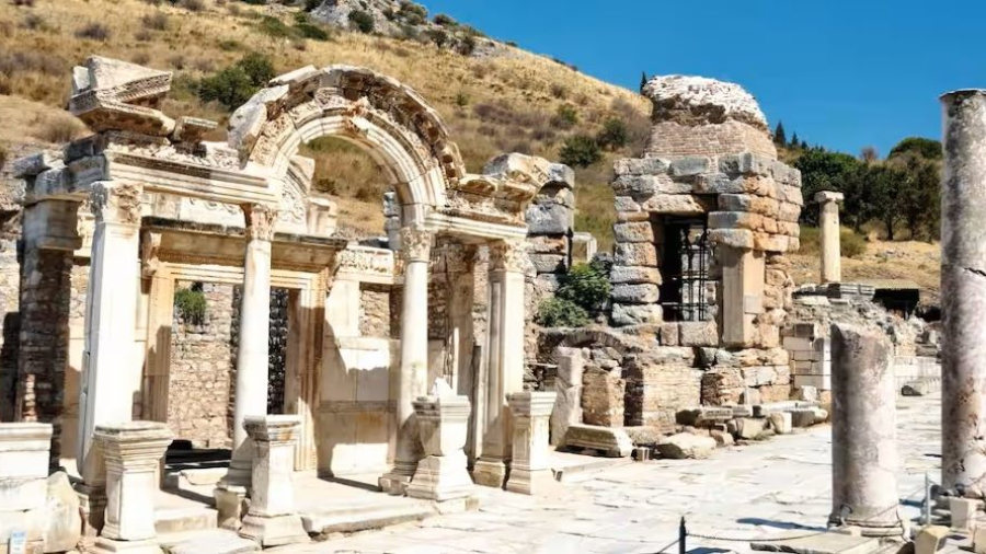 Ephesus-Turkey-Ruins.jpg