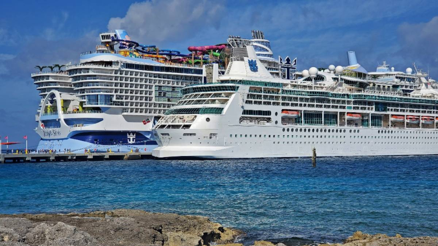 Royal-Caribbean-Icon-of-the-Seas-and-Vision-of-the-Seas-Cococay.jpg