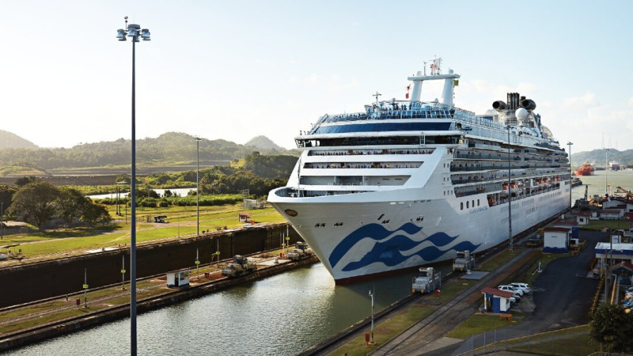 Coral-Princess-in-Panama-Canal-1.jpg