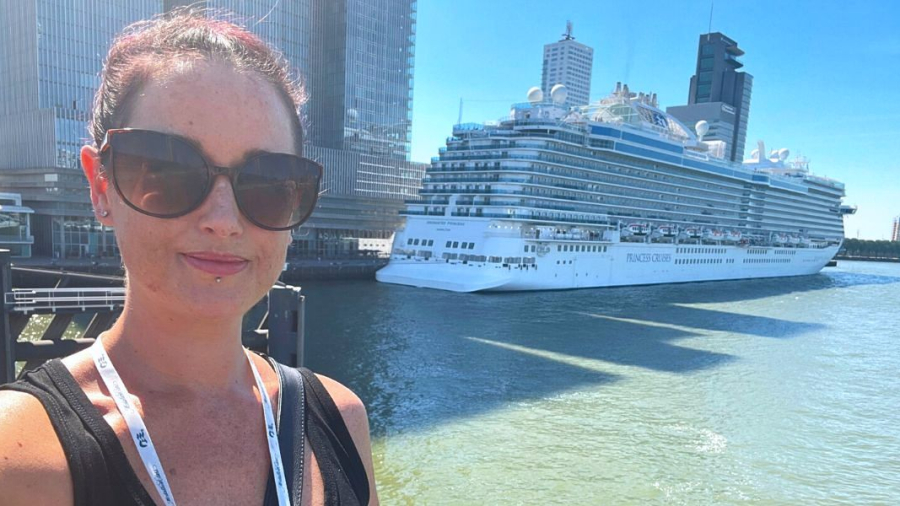 Cruise-mummy-with-Princess-Cruise-Ship.jpg