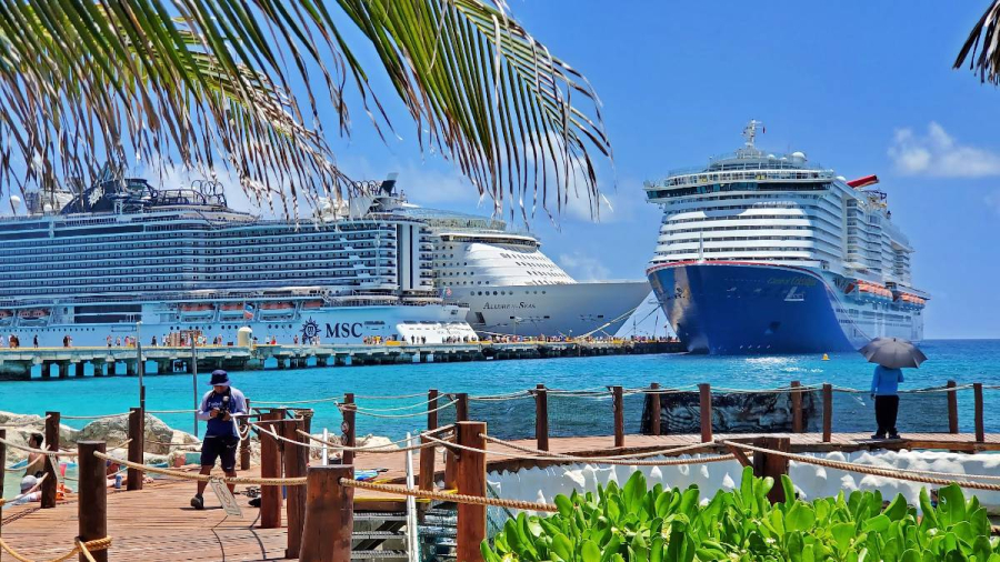 Three-cruise-ships-in-Costa-Maya-port.jpg