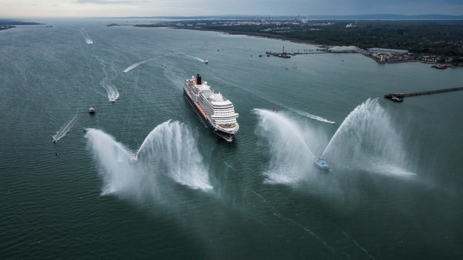 still-queen-anne-arrives-in-southampton-4-1.jpg