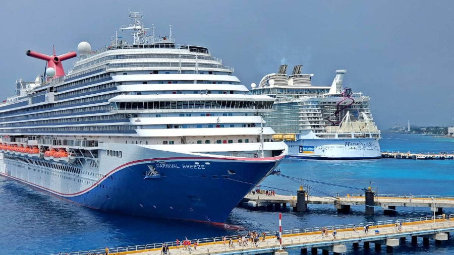Carnival-and-Royal-Caribbean-ship-in-Cozumel-cruise-port.jpg