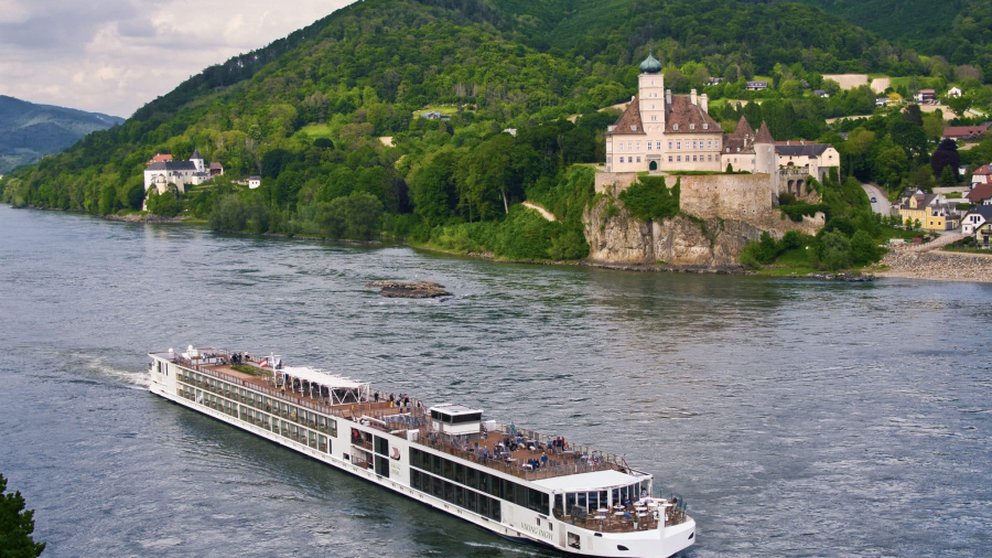 CC-VC_Longships_Ingvi_Schonbuhel_Danube-scaled.jpg
