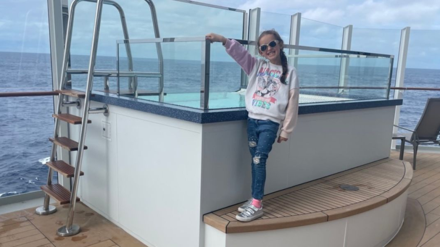 child-cruise-ship-hot-tub.jpg