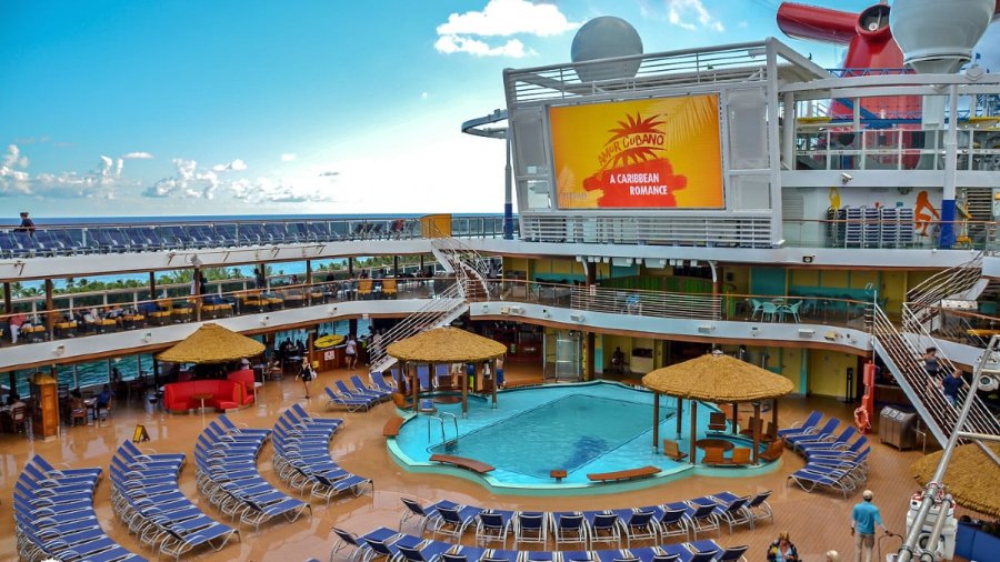 Movie-screen-on-Carnival-ships.jpg