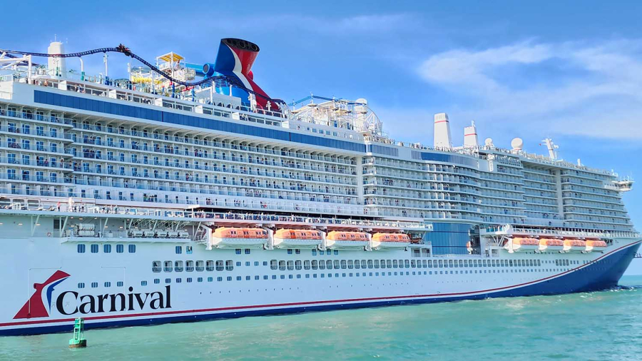 carnivalshipleavingport.jpg