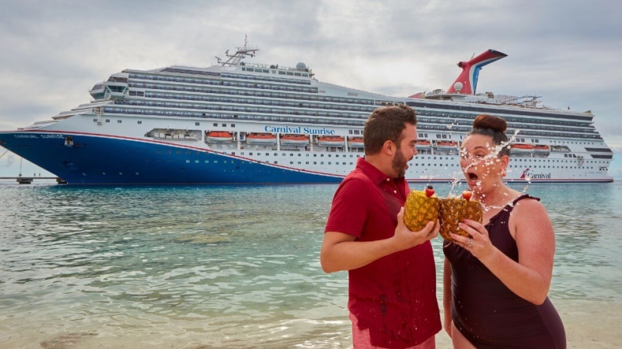 Couple-with-pineapple-on-a-cruise-ship-1.jpg