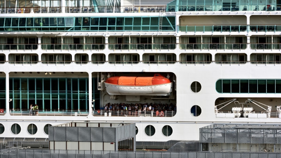 Rhapsody-of-the-Seas-lifeboat.jpg