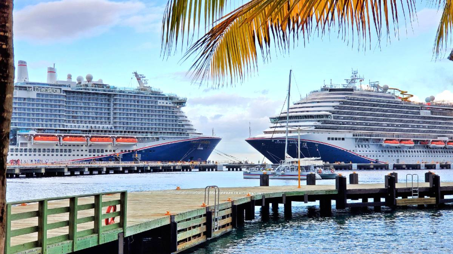 Carnival-cruise-ships-in-Costa-Maya-port.jpg