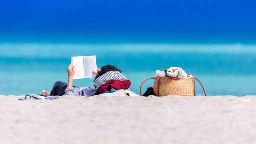 reading-books-on-cruise.jpg