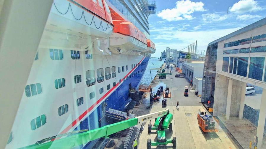 Carnival-Cruise-Gangway.jpg