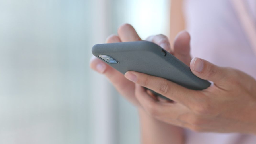 Hands-with-Mobile-Phone.jpg