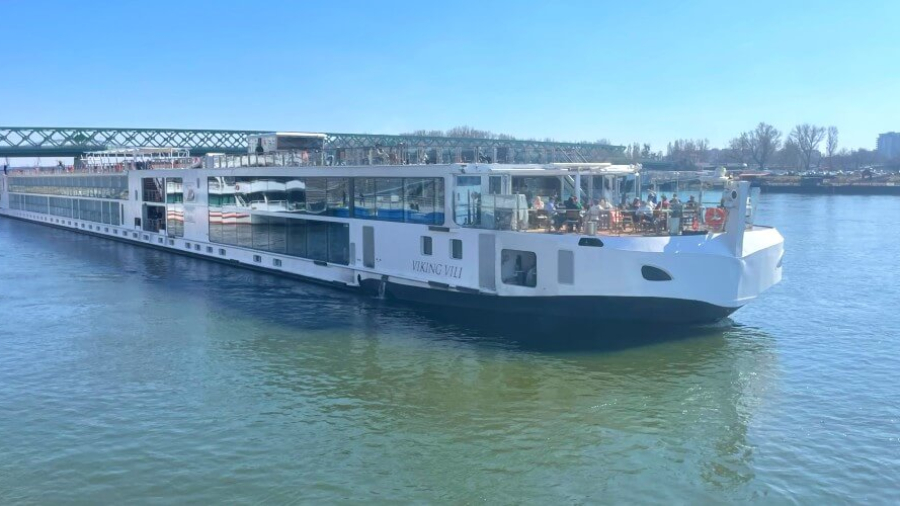 Viking-River-Cruise-Ship-1.jpg