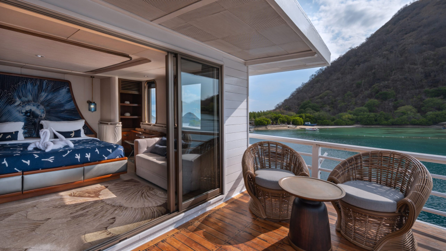 Master-cabin-and-balcony-scaled.jpg