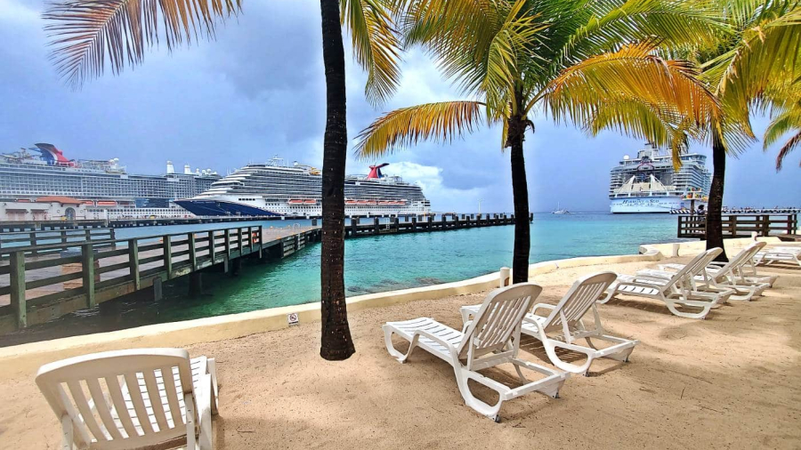 cozumel-cruise-ships-in-port.jpg