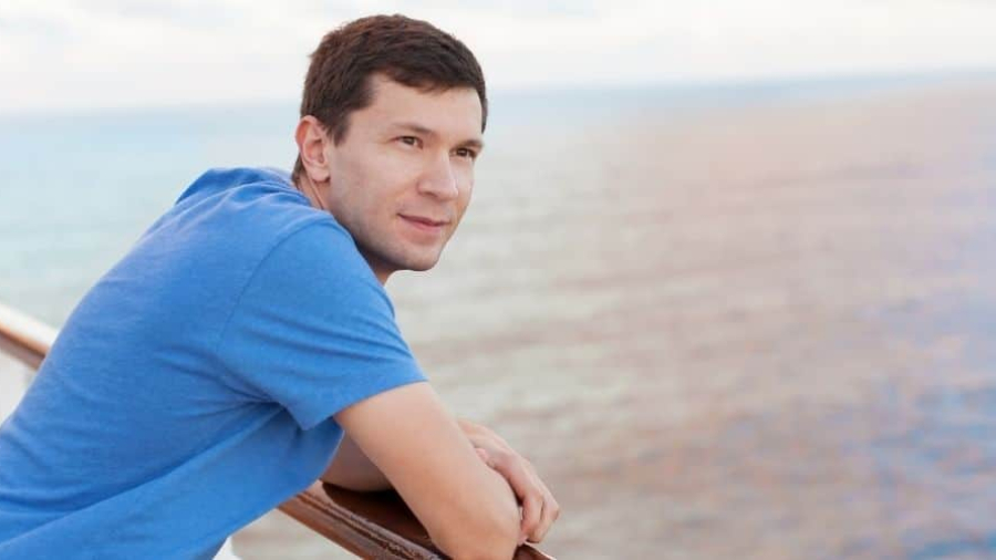 over-40-single-man-on-cruise-ship.jpg