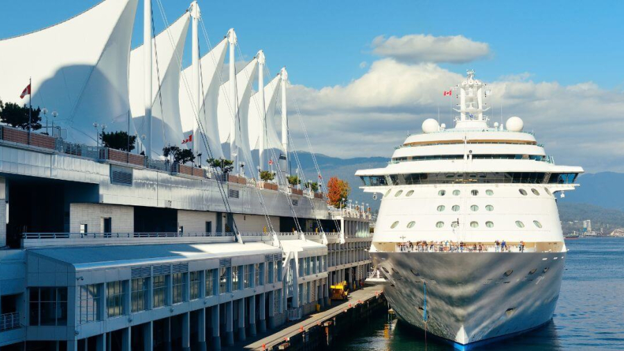 white-cruise-ship-1-2.jpg