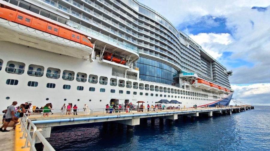 Carnival-Celebration-pier-cozumel-port.jpg