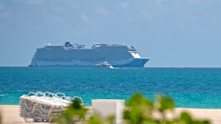 Norwegian-Bliss-at-sea.jpg