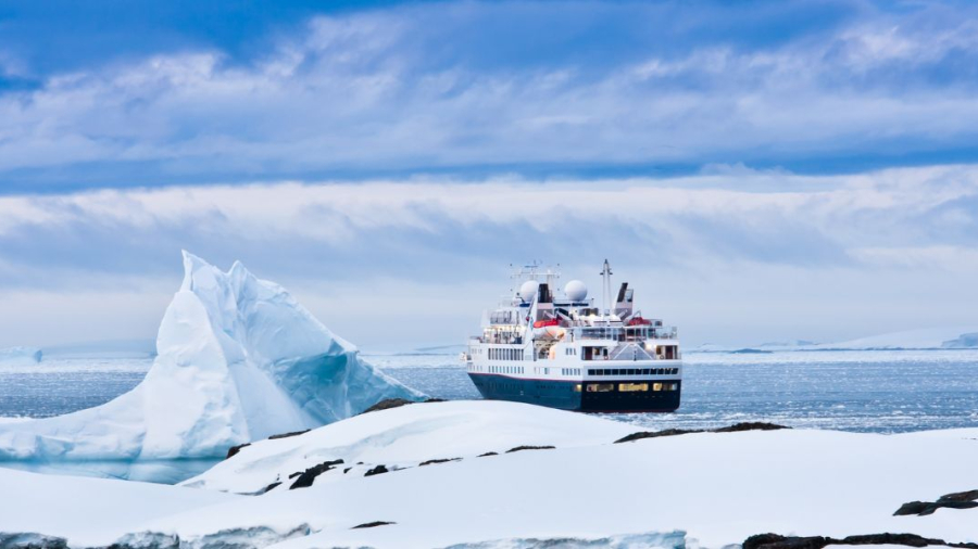 Antarctic-expedition-cruise.jpg