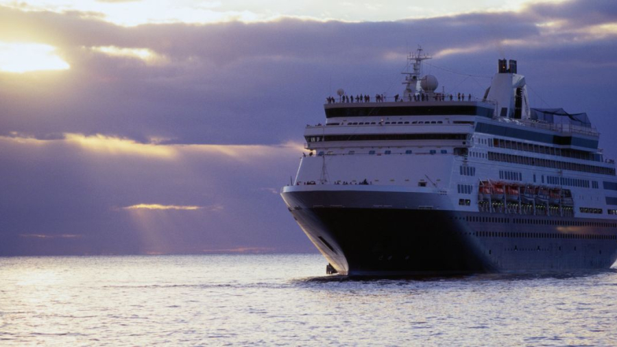Cruise-ship-at-twilight.jpg