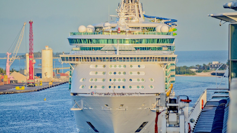Royal-Caribbean-ship-in-port.jpg