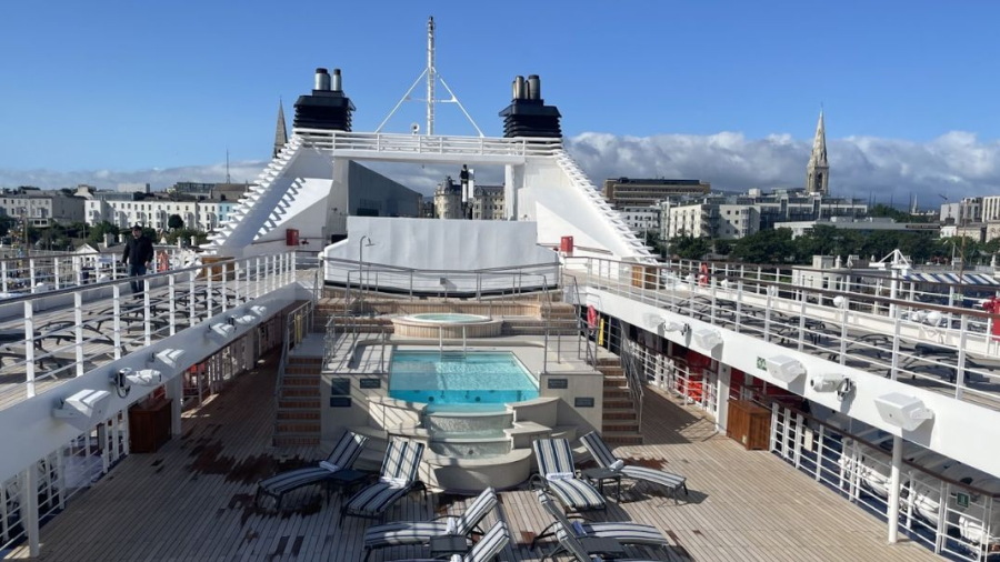 Wind-star-cruises-deck.jpg