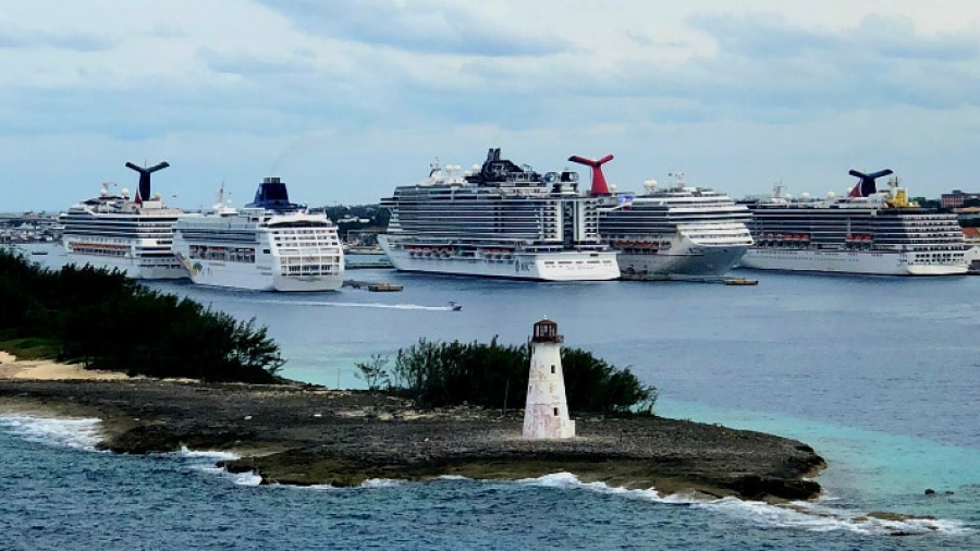 cruise-ships-at-Nassau.jpg
