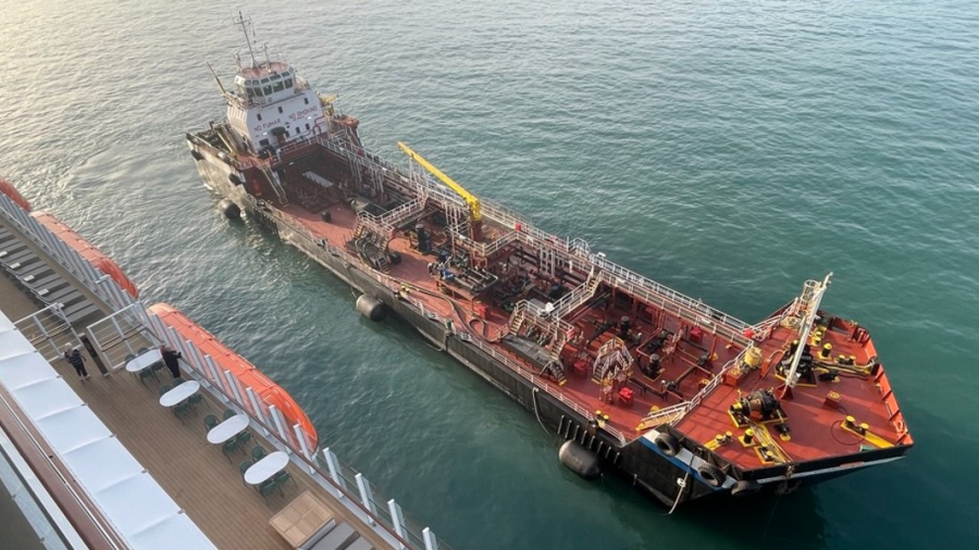 refuelling-a-cruise-ship.jpg