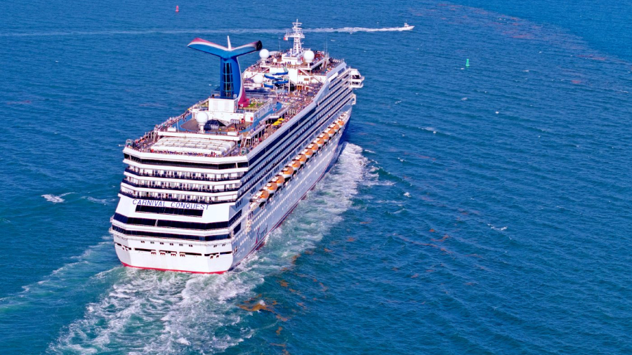 Carnival-Conquest-in-open-water-sea.jpg