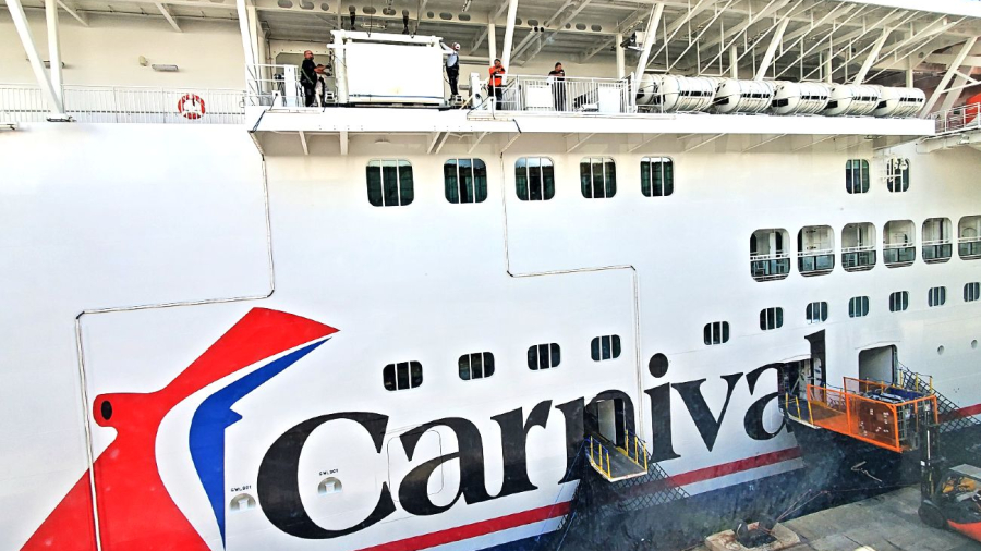 Carnival-ship-docked-in-homeport.jpg
