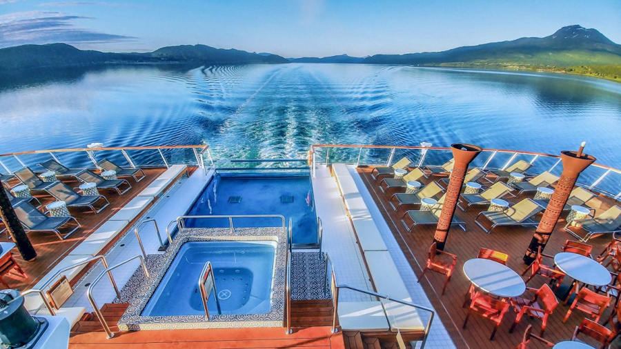 Viking-Sky-ocean-ship-wake-aft-pool.jpg