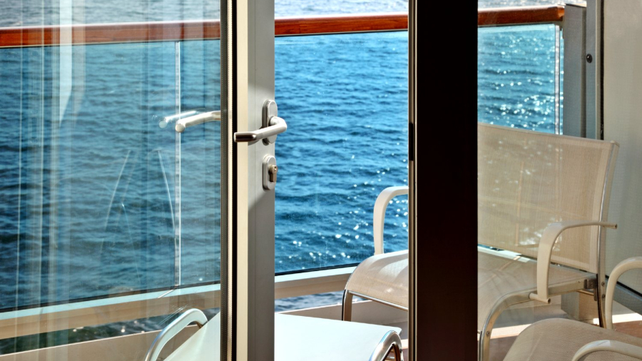 Balcony-cabin-door.jpg