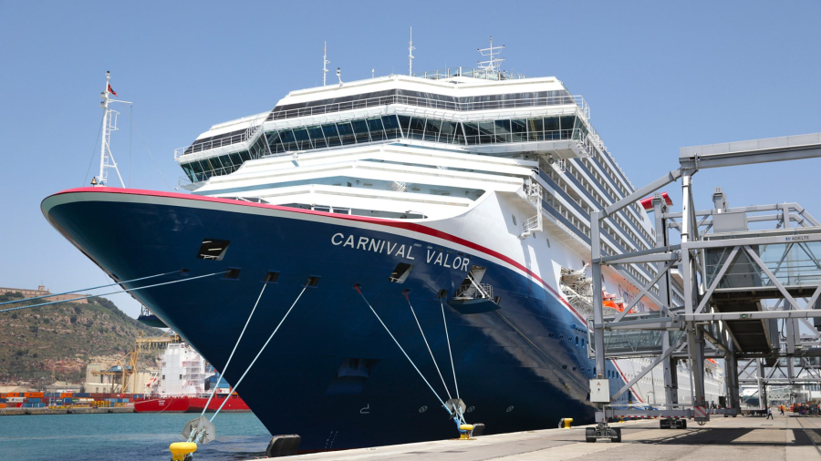 Carnival-Valor-returns-to-service-in-Barcelona-scaled.jpg