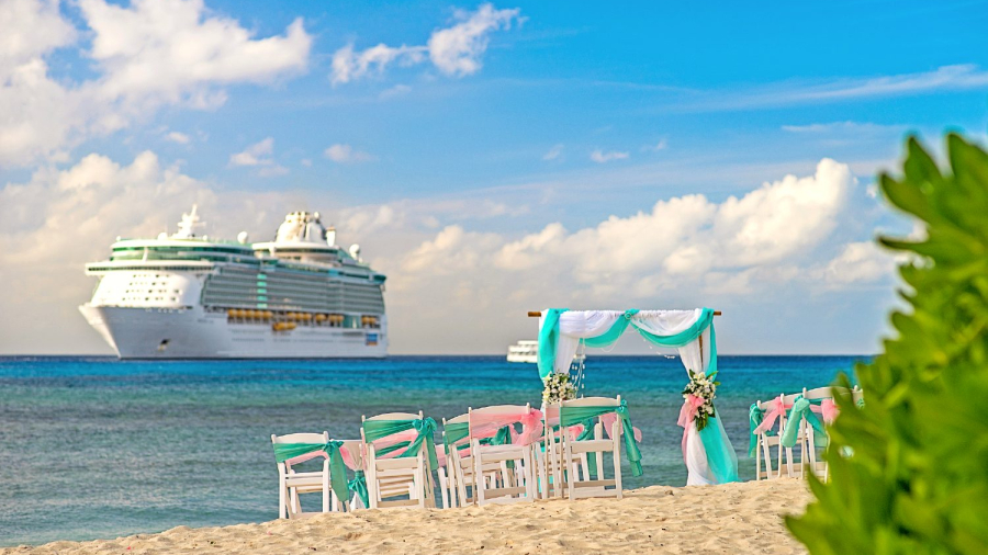 Cruise-ship-wedding-ceremony-on-beach.jpg
