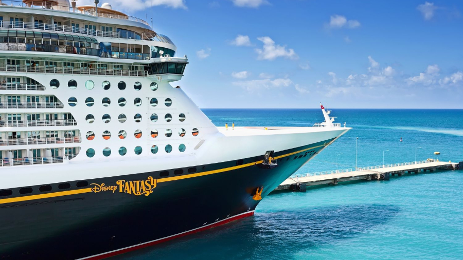 Disney-Fantasy-cruise-ship-docked.jpg