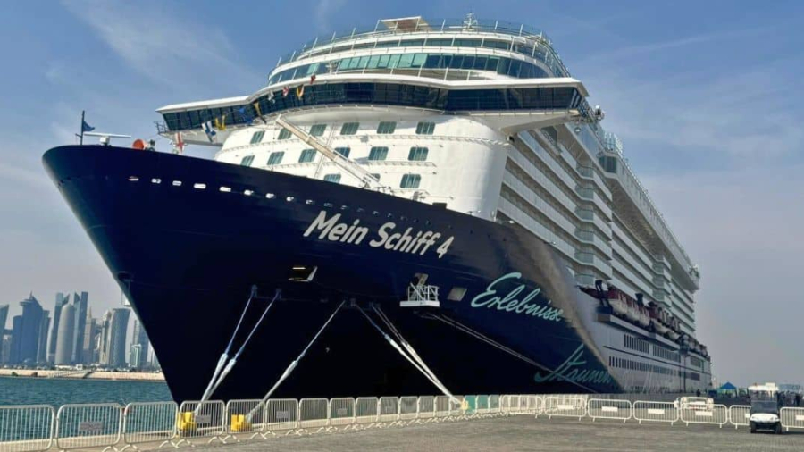 Mein-Shiff-moored.jpg