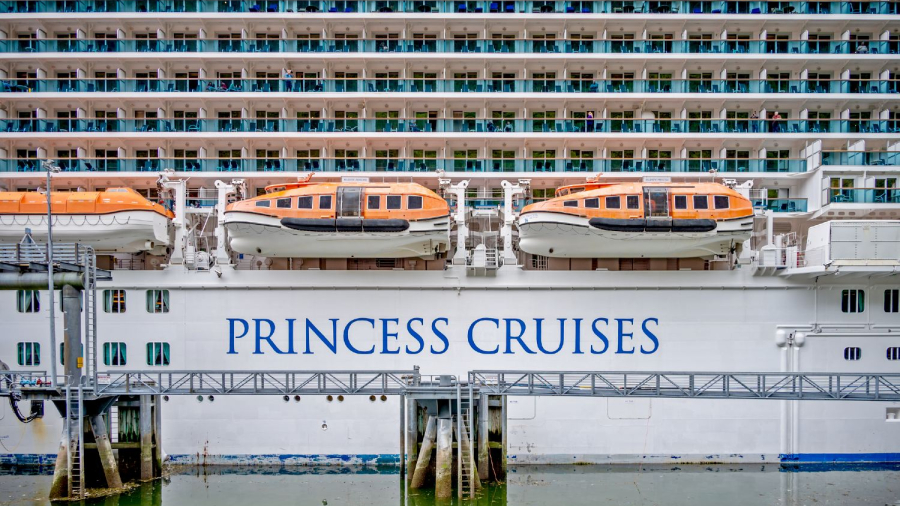Princess-cruise-ship-alaska-side-lifeboats.jpg