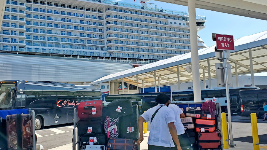 Carnival-Celebration-Terminal-Miami-Luggage-Bags.jpg