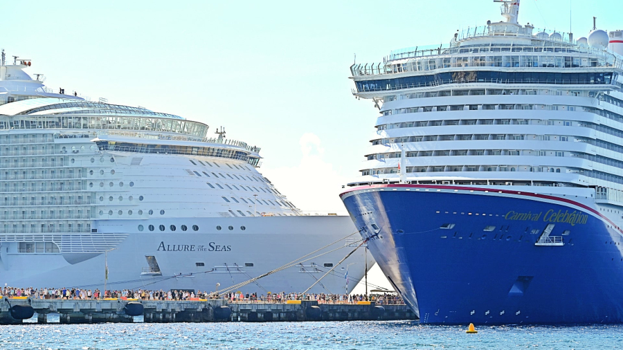 Cruise-ships-in-port-at-Costa-Maya-Mexico.jpg