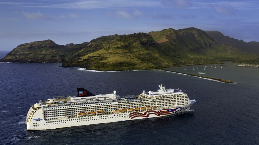 NCL-Pride-of-America-in-Hawaii.jpg