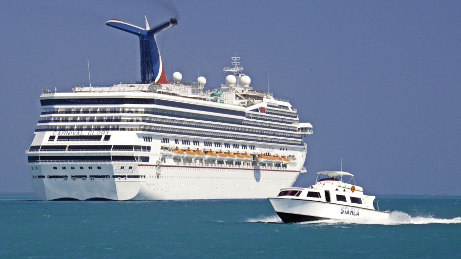 Carnival-Glory-sailing-away.jpg