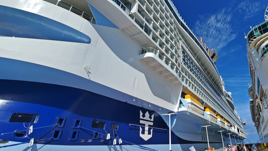 Royal-Caribbean-ships-docked-in-CocoCay.jpg