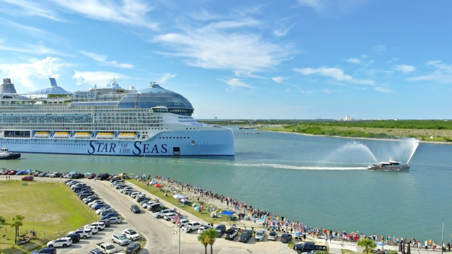 Star-of-the-Seas-in-Port-Canaveral.jpg