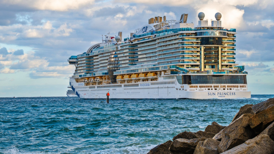 Sun-Princess-cruise-ship-heading-out-to-sea.jpg