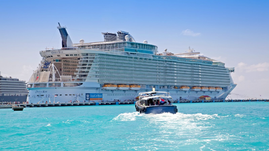 oasis-of-the-Seas-docked.jpg