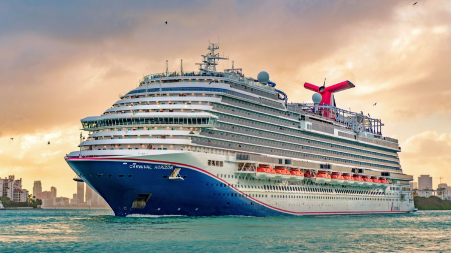 Carnival-Horizon-sailing-out-to-sea.jpg