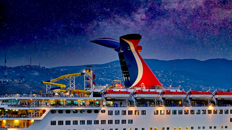 Carnival-cruise-ship-at-night.jpg